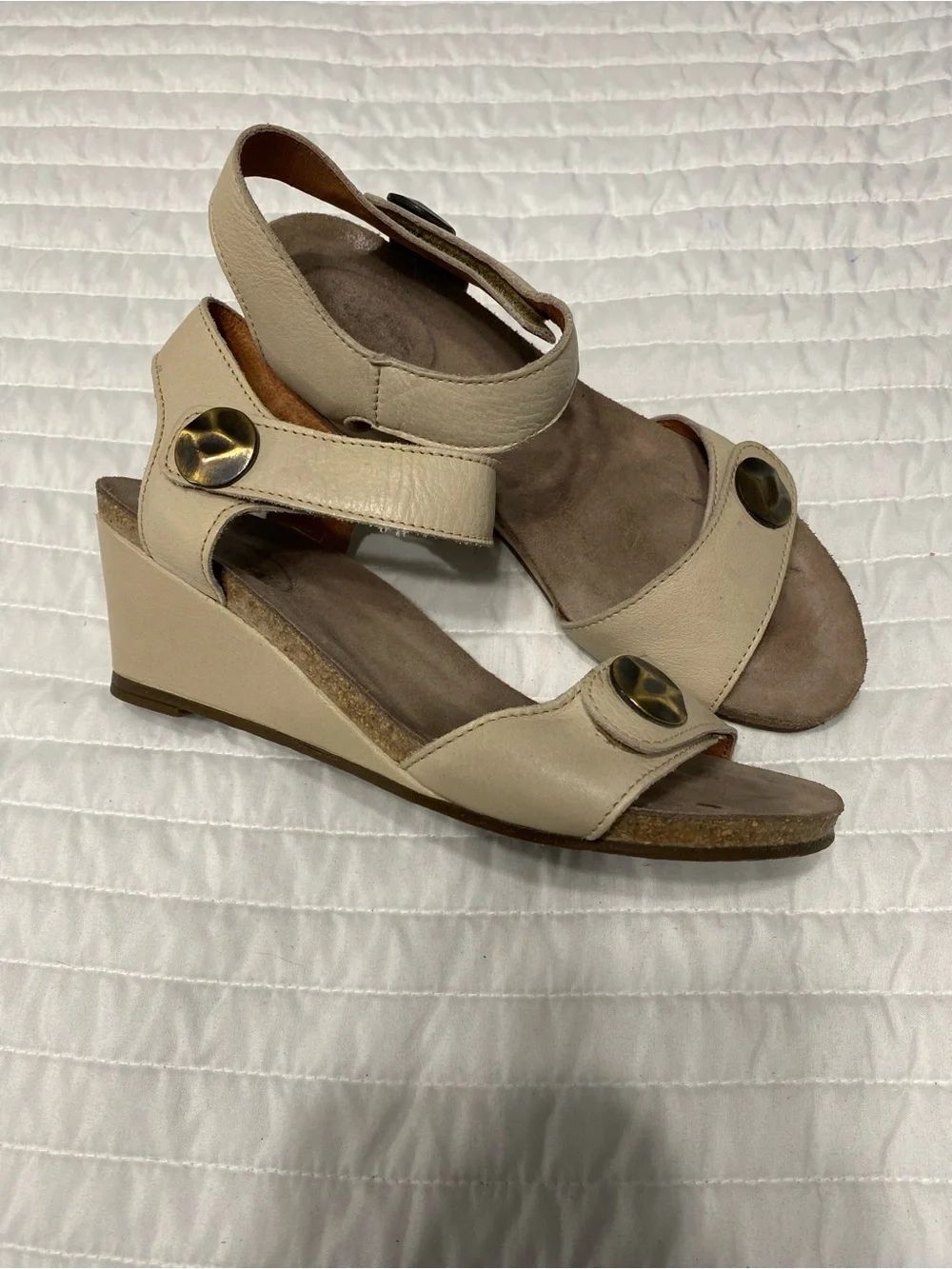 Taos Carousel 2 Tan Leather Wedge Sandals Women’s Size 39